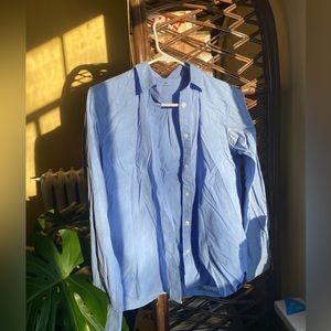 Bundle of 4 button ups! 💙🤍💜